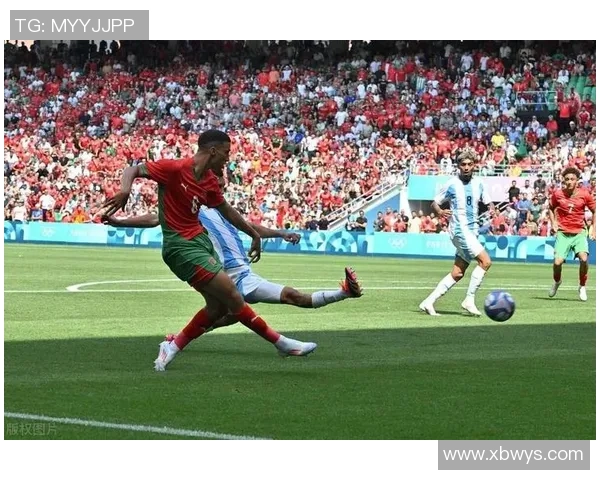 从球场到生活:揭秘足球巨星们的真实人生与背后故事 从球场到生活:揭秘足球巨星们的真实人生与背后故事